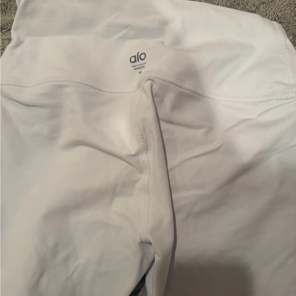 Alo Women’s High-Rise White Bike Shorts - Picture 2 of 4
